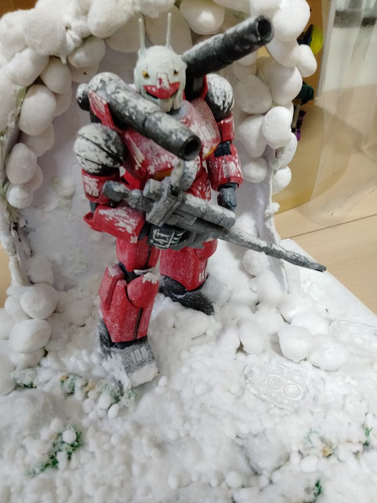 分かりにくいですが、右下辺りに足跡があります