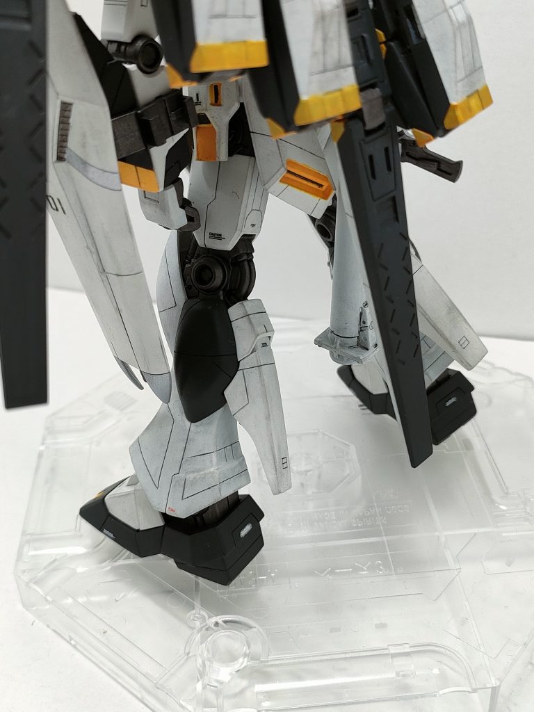 別角度で。墨入れ、デカール貼り付け後にウェザリングはするか迷いましたが、ウェザリング魂に火がついてしまい、ウェザリングマスターのススでエッジ強調だけ行いました。イマイチな感じもしますが、宇宙汚れ的な感じで良い感じかも🤩←無理矢理納得してるだけですがw艶消しトップコートでフィニッシュです!!