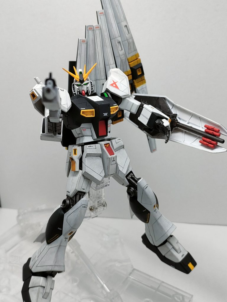 後はアクションしていきますが…さすが昔のHG!!可動域が狭くポーズが決まらないw