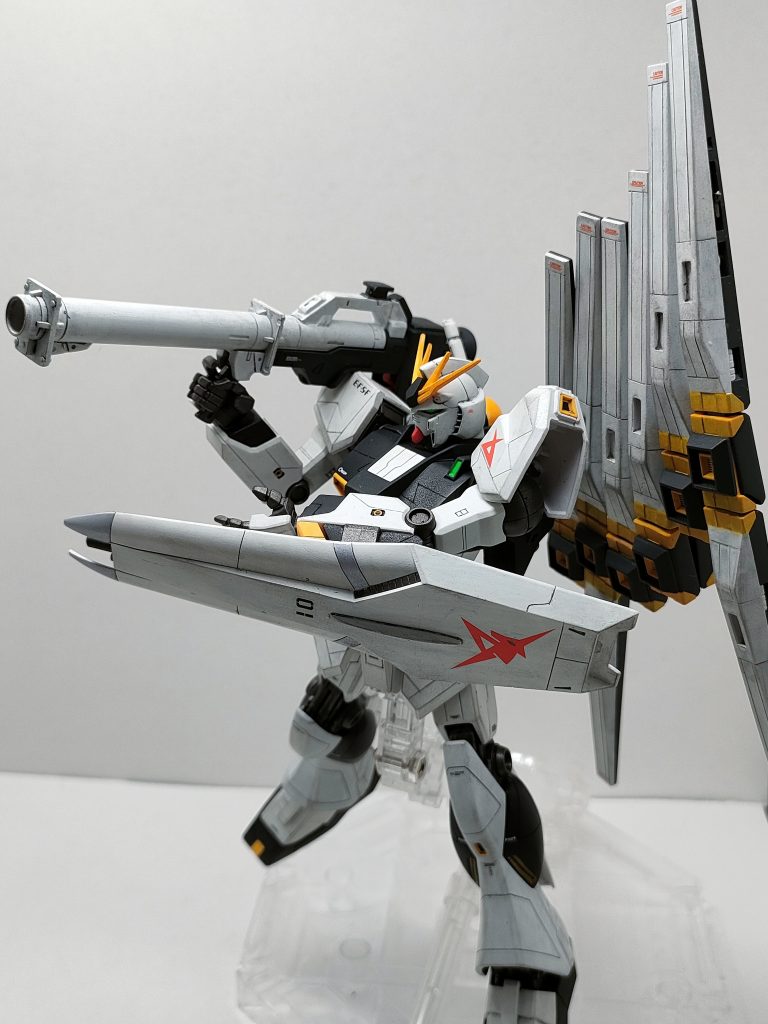 バズーカ!!バズーカ自体はカッコいいがポーズが決まらないwシールド少しですがシルバーで塗り分けました。