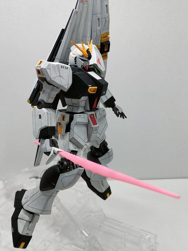 ビームサーベル!!ガンマカの蛍光ピンクで塗装してみたがイマイチw素立ちが一番ですね🤓