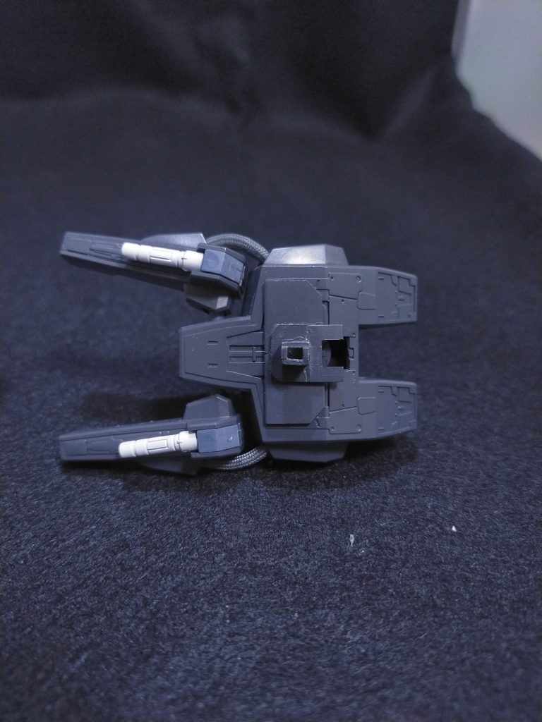 プラ板で作った接続部ちゃん。側面グダグダですが見えないからヨシしちゃいました。