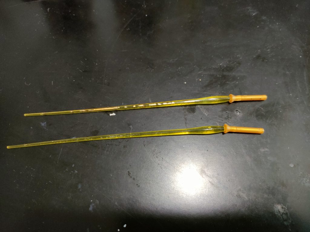 ビームサーベルのクリアパーツももイエローゴールドで塗りました。なんか良い感じ