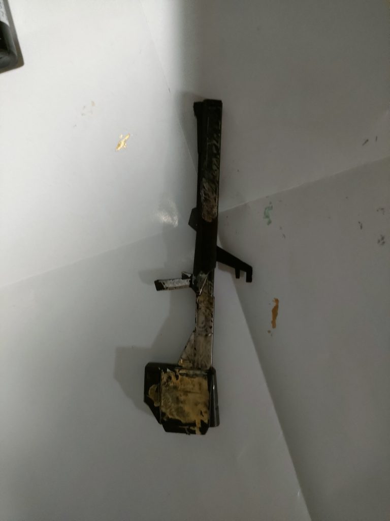 突如武器の色塗りしだした