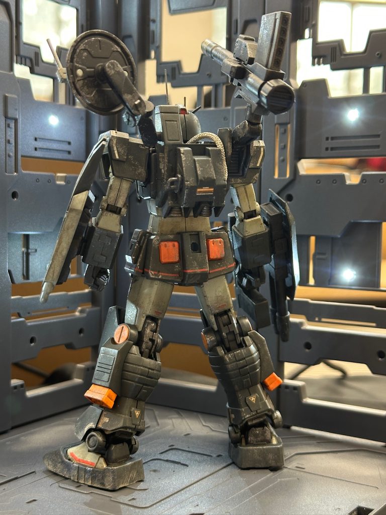 レドーム配置は試作０号機からインスピレーションを得て配置。肩部キャノンは陸戦型ジムのロケットランチャーを流用してみました。