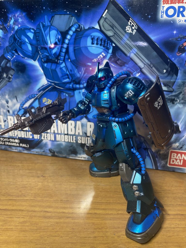 箱絵に近づけるイメージでメタリック塗装しました。