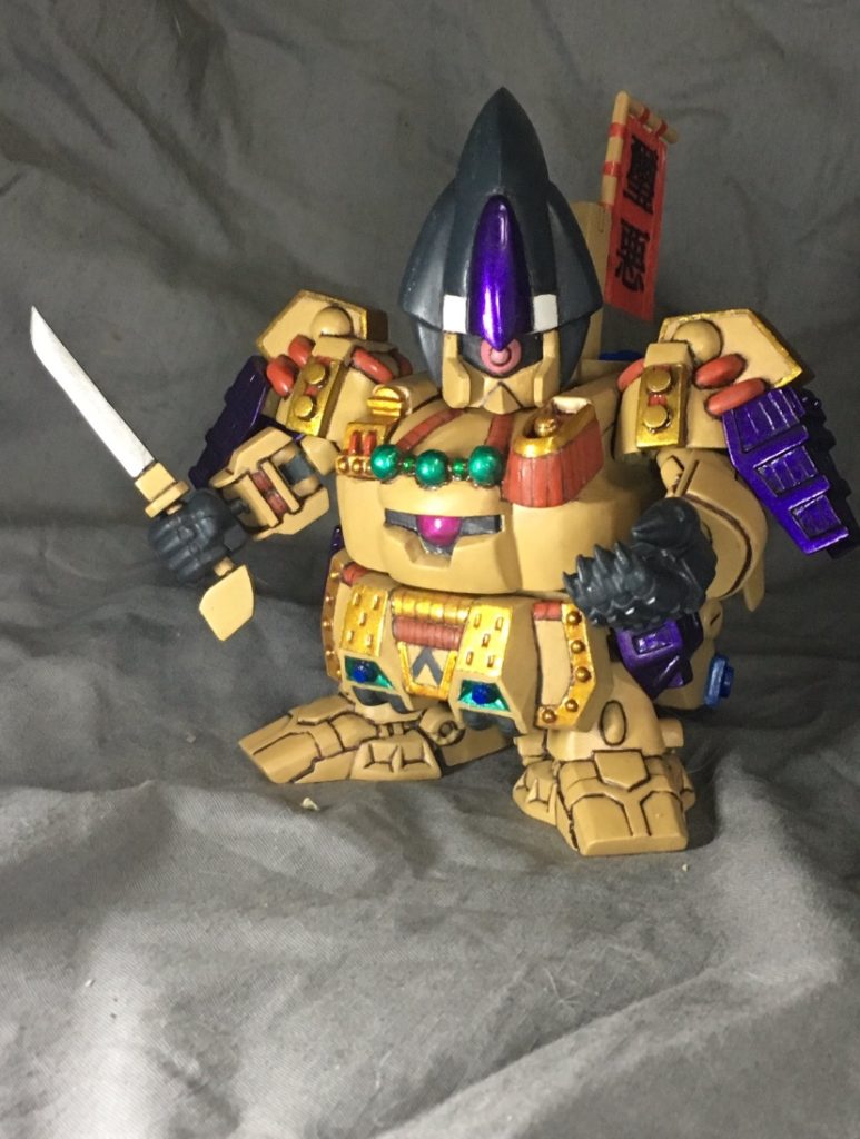 隠し刃を持ったポーズです。