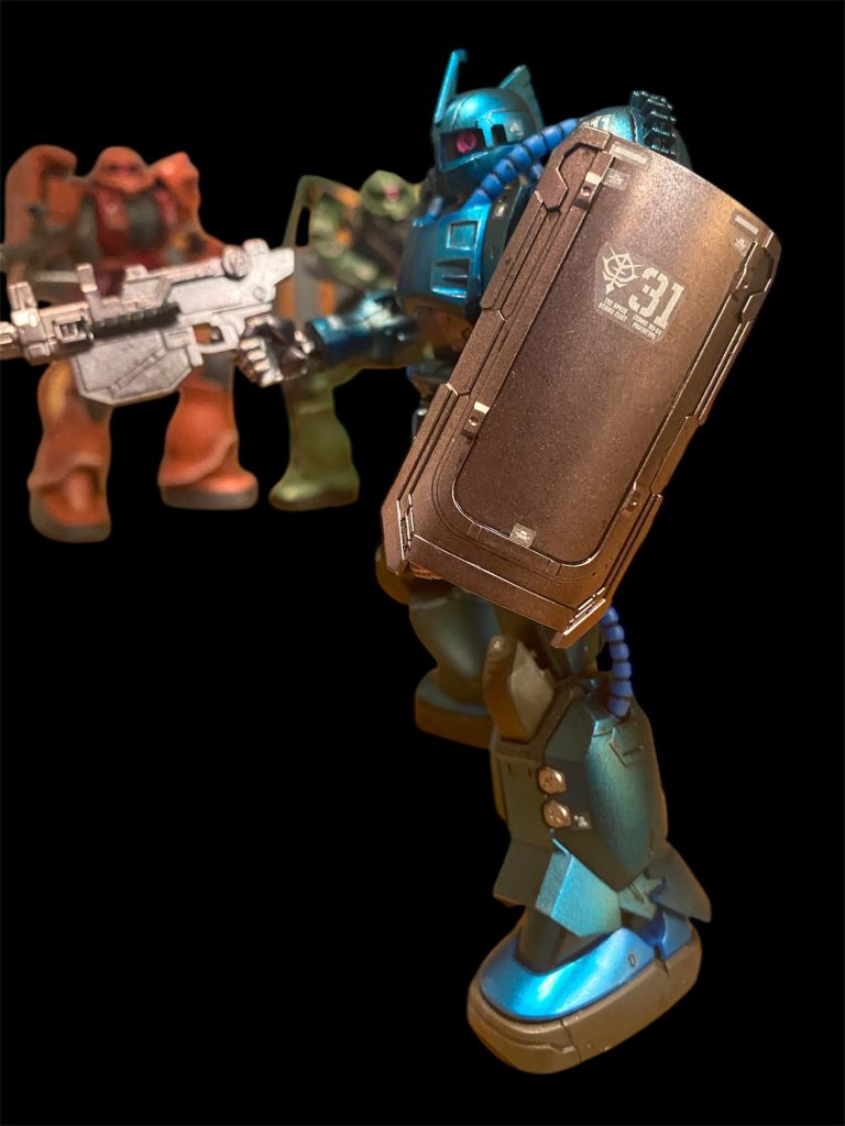 首の動きに合わせてモノアイが動くのがいい感じです。