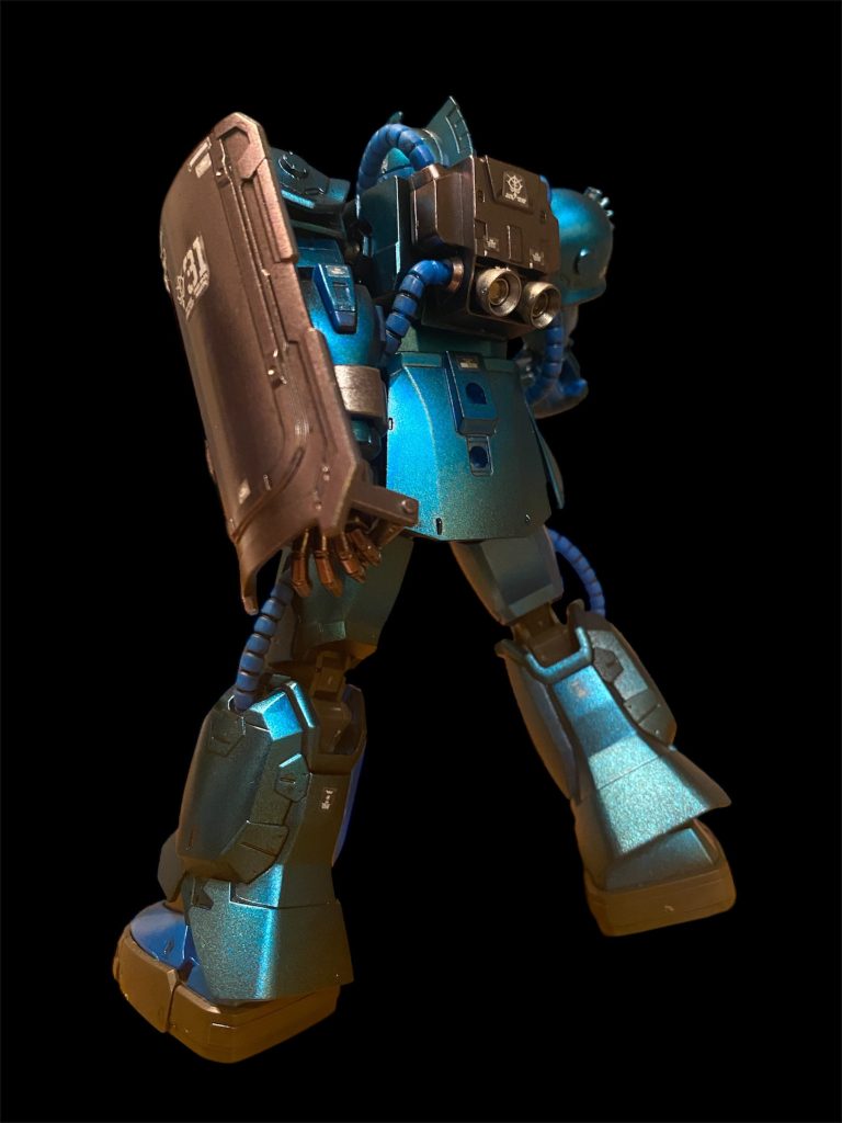 バックショット。ランドセルはガンメタで、バーニアはキラキラ感を出したくてメッキシルバーで仕上げました。