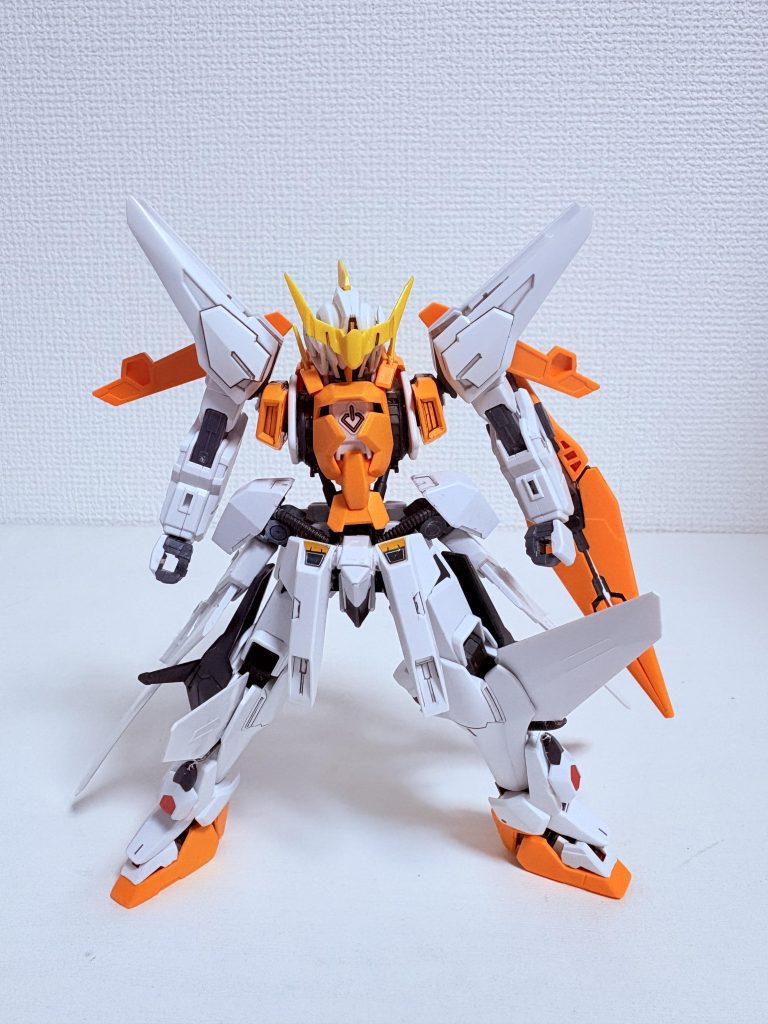 今回はhgバルバトスとhgキュリオスのミキシングということで、なるべくフレームを活かしつつ組み合わせられるように頑張りました。腰横パーツには飛行形態の時の主翼（Hi-νブレイブの武装の1部）となるものを追加しました！パイプがいい感じ〜 ちなみに、今回のキュリオスは中古品（800円）バルバトスは数年前に作ったものなので、気づいてないゲート跡がすごいと思います。安く買えてホクホクでした( ◜ᴗ◝)
