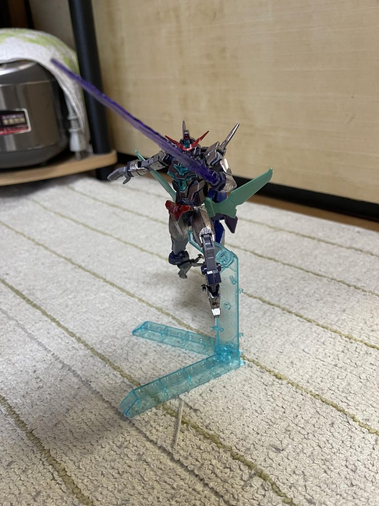 アルゴ=シュナイダー我が気をビームブレードとして具現とし切り裂く技よ。目障りな蝿どもにはこの技だけで十分よ。