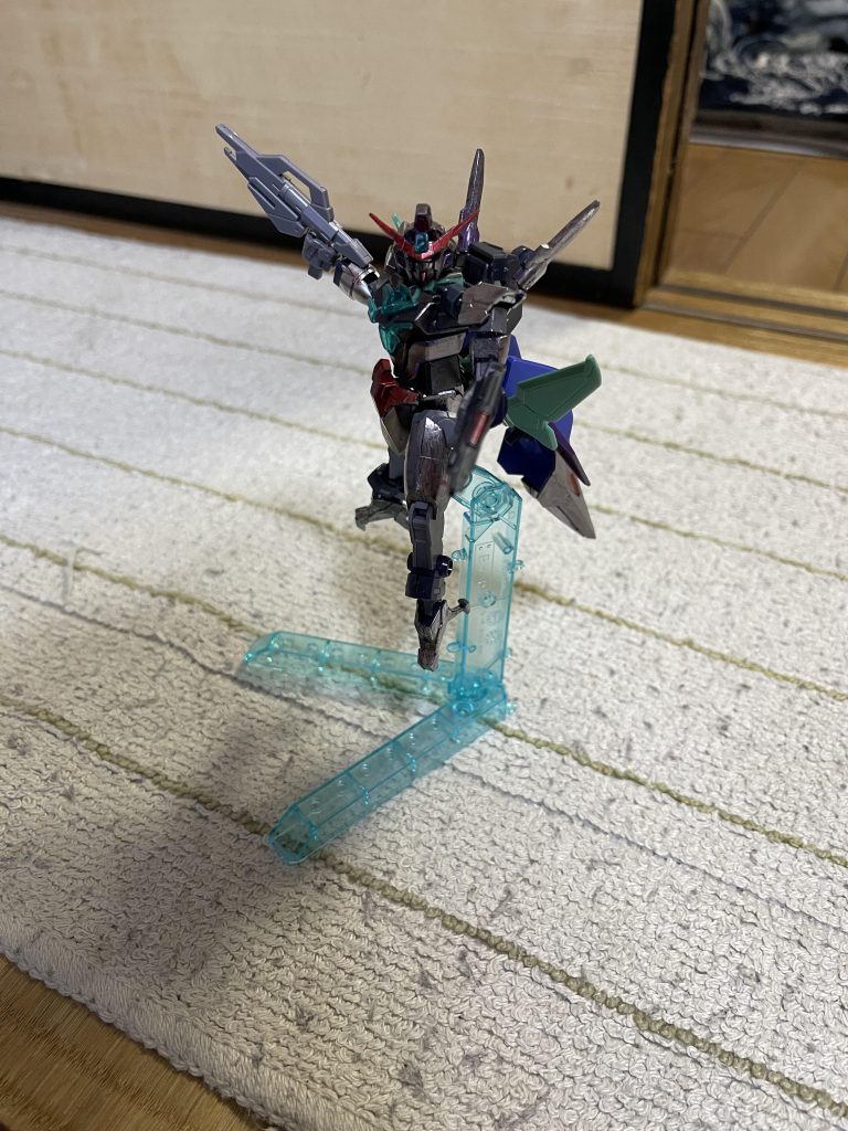 ビームスプレーガン《ゴク》・《マゴク》我が振るう2丁のビームスプレーガン。白い方が《ゴク》、黒い方が《マゴク》よ。時々我でもどちらがゴクでどちらがマゴクか分からん時もある…遺憾である。