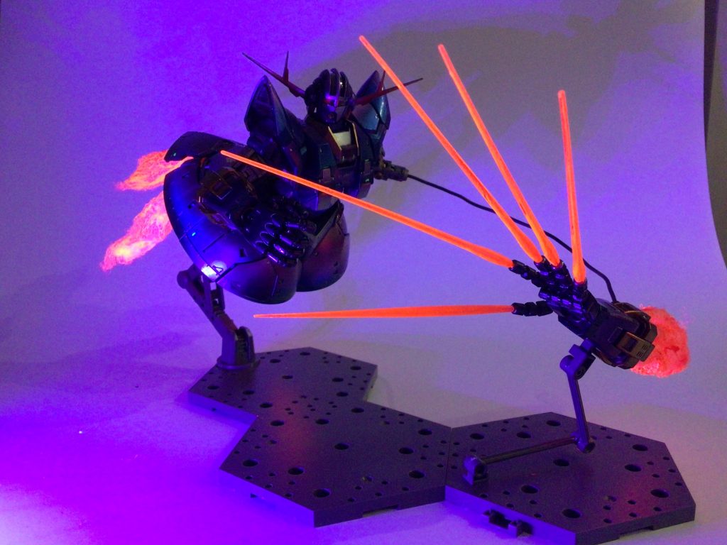 ブラックライトで光ります