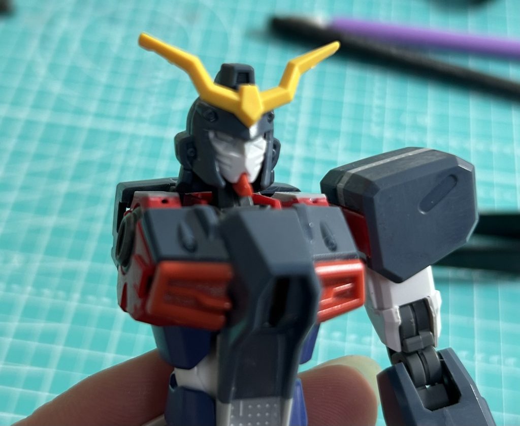 頭部の目元は切り飛ばしてプラ板と格闘鼻(?)の大型化はよかった