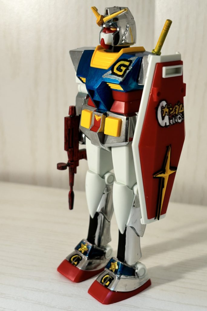 シール部分は頑張って手書きしました。ガンダムのロゴ難しすぎ笑