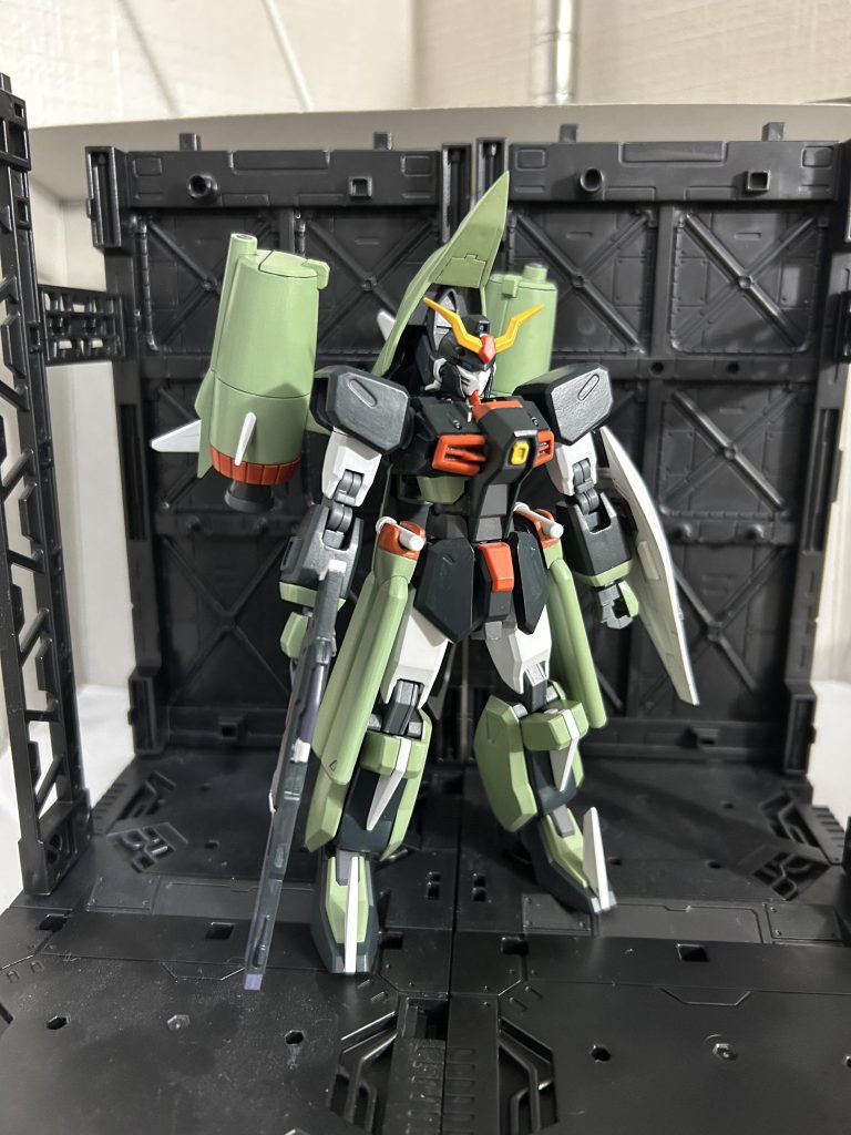 フロントビュー合わせ目の粗が目立ちますね。。