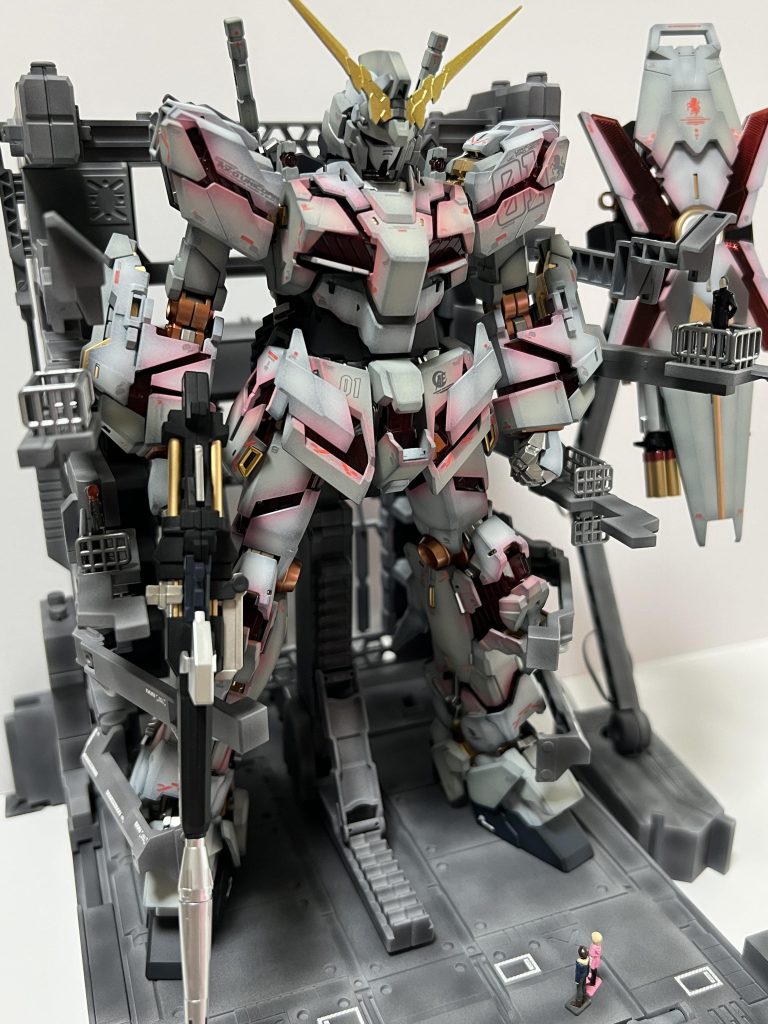 情報量を増やすため、付属の水転写式デカールの他に別売の水転写式デカールも使用しています。