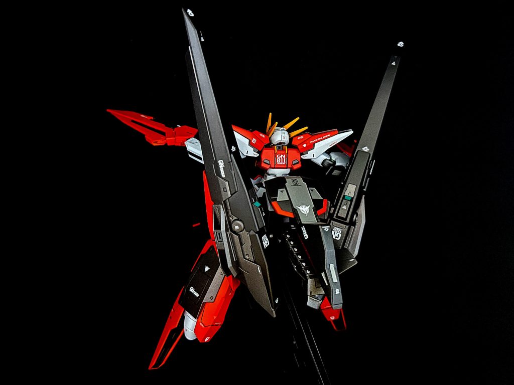 脚部ブースター、バックパックの細部の塗り分けとデカールで情報量を増やしてみました。