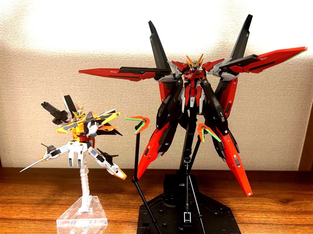 前回作った、ほぼ素組のHGガンダムキュリオスと比較です。オレンジの色味がアニメーションに近くてかなり満足しています。