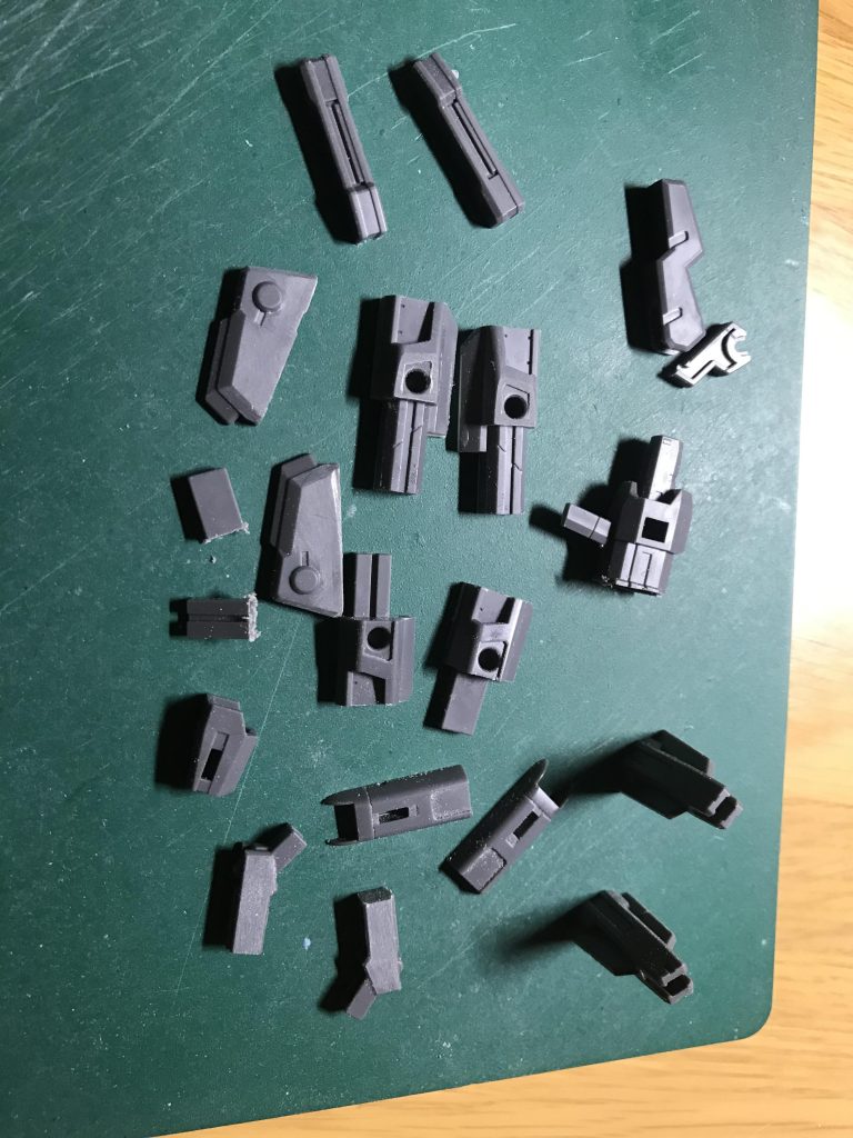 いつからだろう ライフルがパーツの塊にしか見えなくなったのは…… そんなレベルじゃ無いですが大きいパーツをバラして使う技術や考え方がちょっと身につき始めました 色々できて楽しい