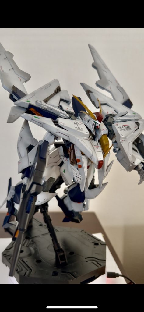 フライトフォームが好きです。水性サーフェイサーのグレーを下地にホワイトの上にパールコートを吹いています。