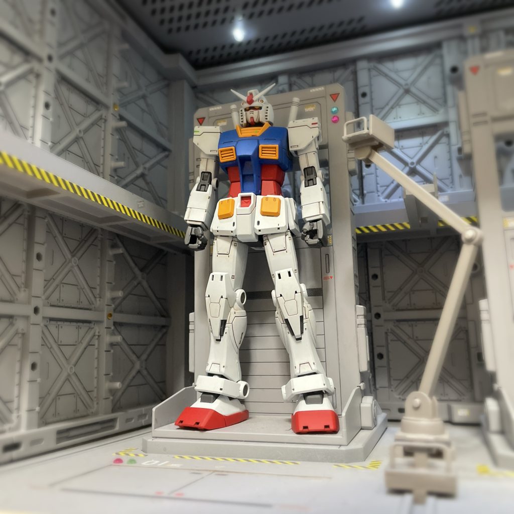 アーマー装着前の中の人①アーマー装着を考慮に入れて塗装前にヤスリでかなり調整したつもりでいたのですが塗装してからアーマーを仮装着して外してみると…塗装剥がれ…😭この姿は二度と見られない貴重な写真になりました😢