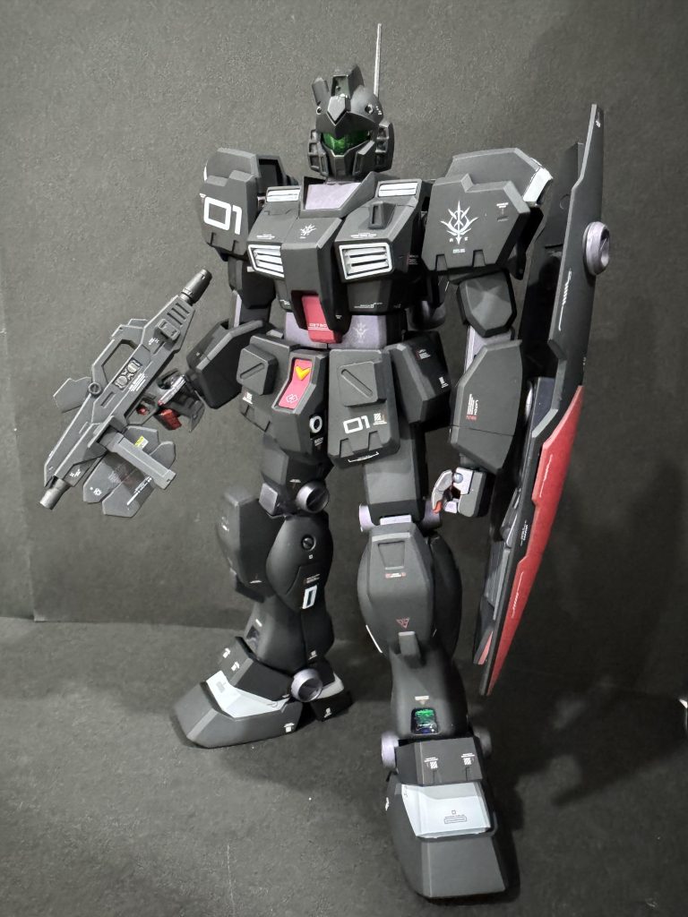 腰にも予備のEパックがつくらしいですが在庫切れで断念。今回も頭や腕の合わせ目消し、センサー部に蛍光塗料+レジンなどは標準装備です。