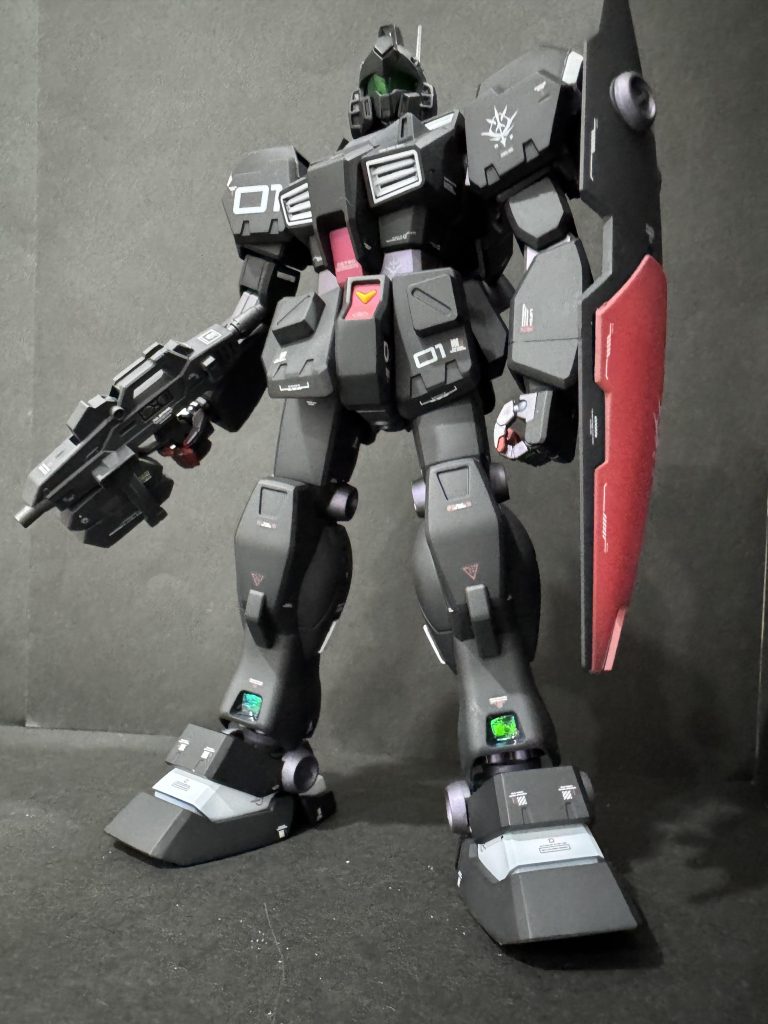 0083では寝そべってるのみ、Zではすでに旧式扱いのヤラレ役と、なかなか不遇な割には認知度もある不思議なヤツです。ティターンズカラーの先駆けでもあり名前も悪そうでいいんですが、前述の通りレジオン所属機?となりました。