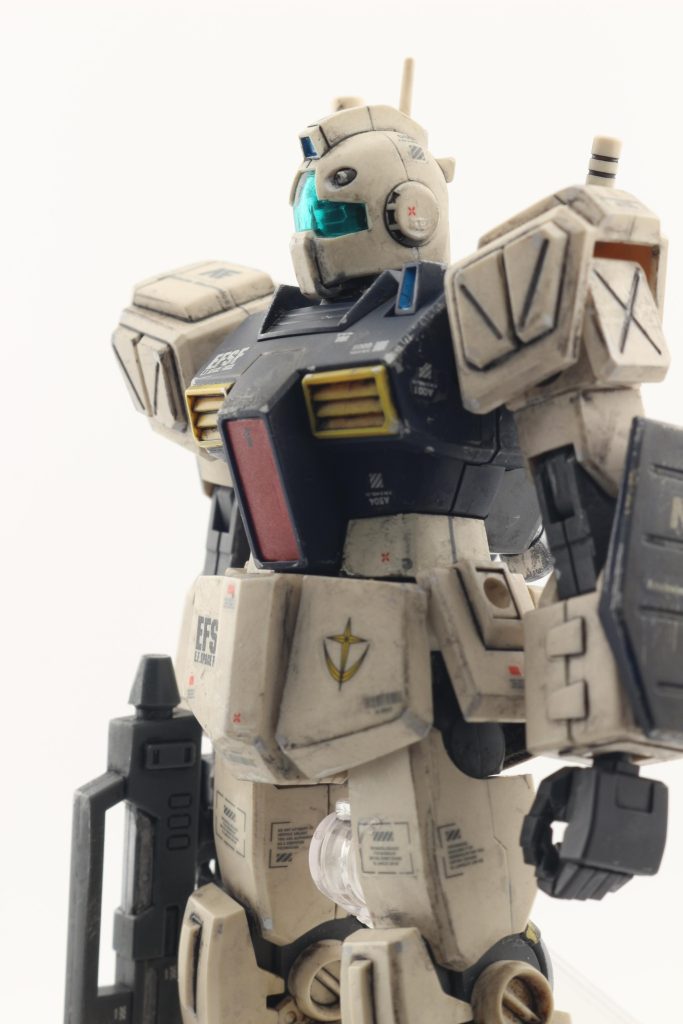 首の部分と肩関節・膝関節等にプラ板やプラ棒をはせ見込んで延長