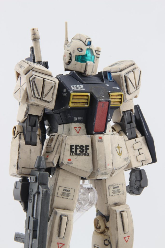 水転写デカールの後に、無光沢トップコート。リアルタッチペンで墨入れとふき取りを繰り返し行い、パーツのエッジ部分にはⅡBの鉛筆で強調