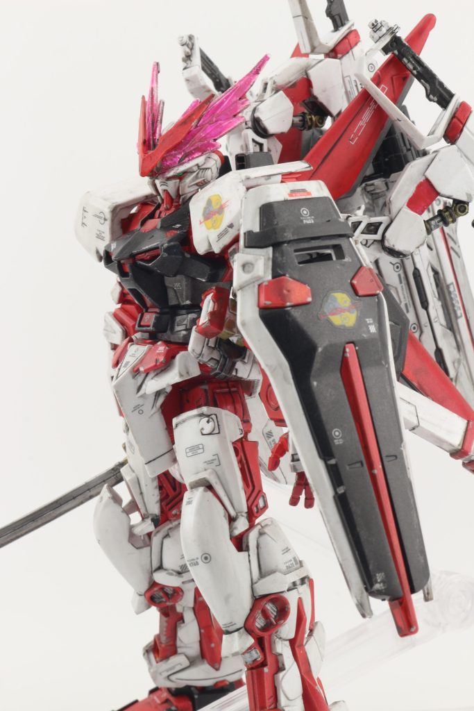 ショルダーアーマーの部分っもカットして稼働域を拡大することで肩が上がるようになりました