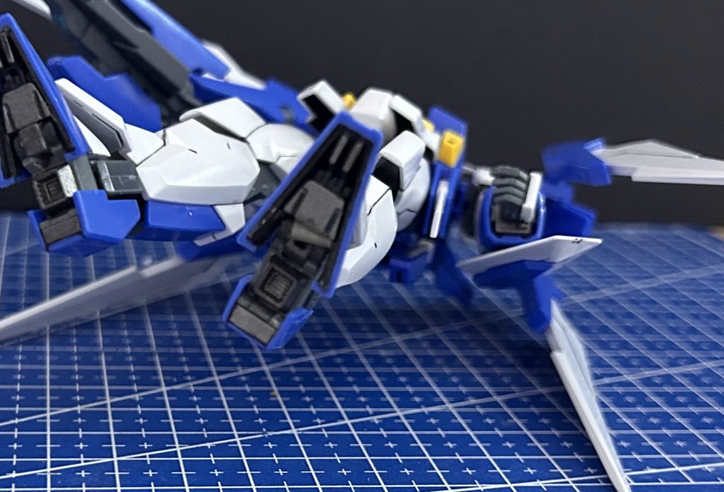 つま先パーツは両面テープで仮止め状態のため、変形は我慢です。部品注文の出荷を気長に待ちたいと思います。その他塗装はみ出し部分もその時に直そうかと思います。やっぱり部品壊してしまうとモチベーションが下がってしまいますね。