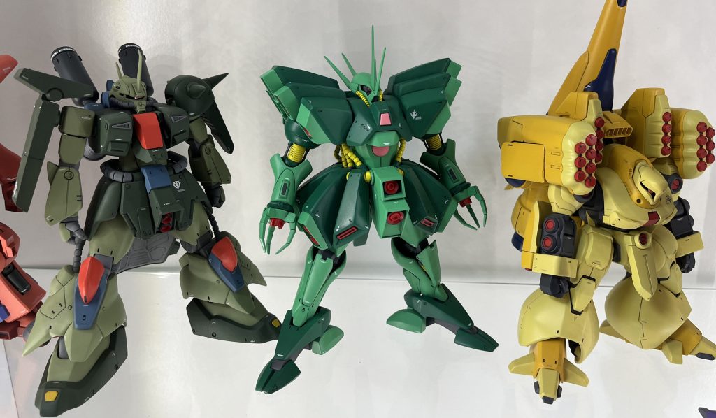 脚部は上半身に合わせて、ボリュームアップ工作を行いました。