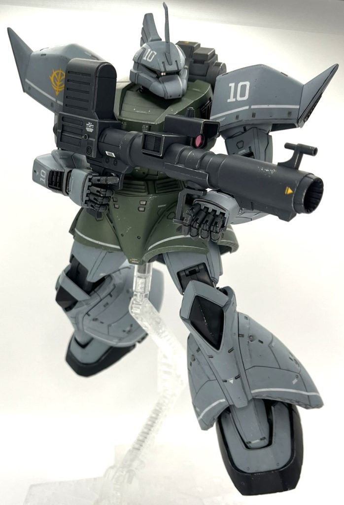 ロケランはがっつりモナカですが、造形は申し分なし、グリップがスイングしたりサイト部に上質なシールが付属して中々な出来だと思います。バックパックはパーツ割りも凝っていて感心しました。ノーマルのビームライフルの他、ジャイバズも付いてお得感は強いです(ジャイバズちゃんと作りましたが、写真撮り忘れました笑)。各武装しっかりとマウントもでき、プレイバリューも高いですね。