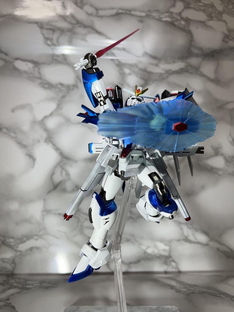 最後にビームサーベルを持たせてみました。ご覧頂きありがとうございました。