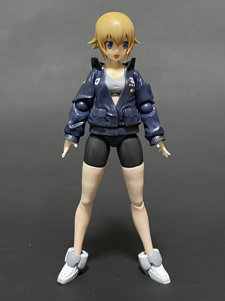 最初は連邦のデカールを貼って連邦仕様にする予定でしたが、連邦デカールを持っていなかったのでありあわせのエウーゴ系デカールでまとめてみました。