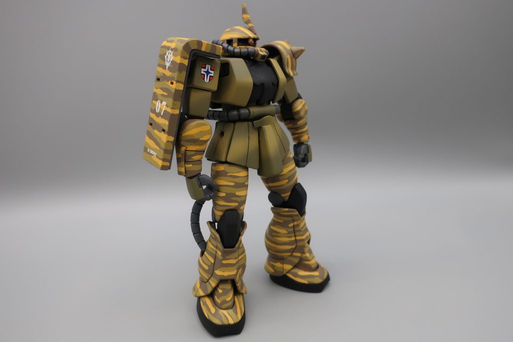 子供の頃はジュニアモビルスーツに乗り大人になったら免許を取りモビルスーツに乗る。