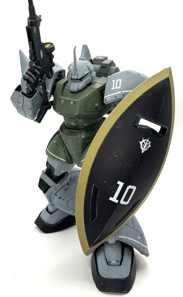 余談ですが、先日RG黒三ザクとMGジムキャノンがプレバンで再販されましたが、平日11時開始にも拘わらずザクは秒、ジムキャも分で消えたようですね(苦笑)後日、朝通勤中に何気なく覗いたらジムキャは再予約中だったので、運良く確保できました。前回は空間突撃仕様に改造しましたが、次はMG1.0ジムとミキシングしてWD隊仕様にしようと構想中です。