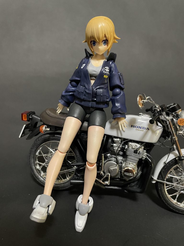 インナーは某ckのヤツをイメージしました。てか、これ上着脱ぐとセンシティブ度合いが急上昇します。