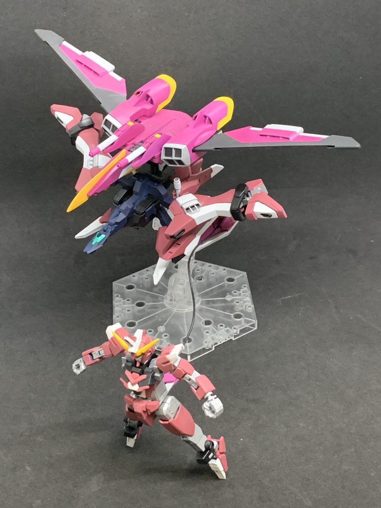 更にファトゥムとのドッキングが可能シールドからアンカーを伸ばして追い詰められた∞コアを離脱させることもできます