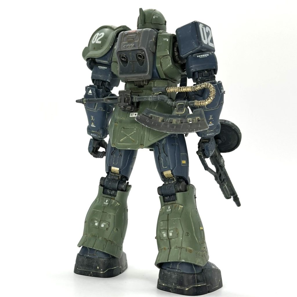 改造箇所は下記です。・各動力パイプの削除、接続部穴埋め・頭部各部改造(詳細は後述)・右肩シールド削除、肩のシールド接続部穴埋め・両前腕、両ふくらはぎにあるグレネードアタッチメント部を削除・プロポーション調整(腕付け根部の幅詰め、軸上げ)MG2.0やRGでやるようなザクⅡ→旧ザクへの改造よりも手軽でした。最後の2項目はやらなくても旧ザクになりますが、個人的な好みで加工しました。頭部以外は基本切ったり埋めたりしただけです。