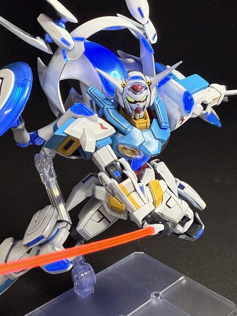 クリアパーツと青のシールは蛍光塗料のブラックライトペイントルミネで塗装してUVライトで照らした時に青く光るようにしてます。