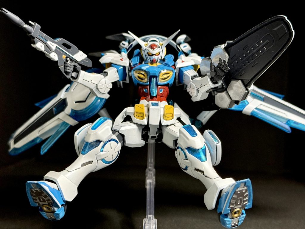 「Gの閃光」風のポーズ。足の裏もマスキングと筆塗りで塗り分けしました。