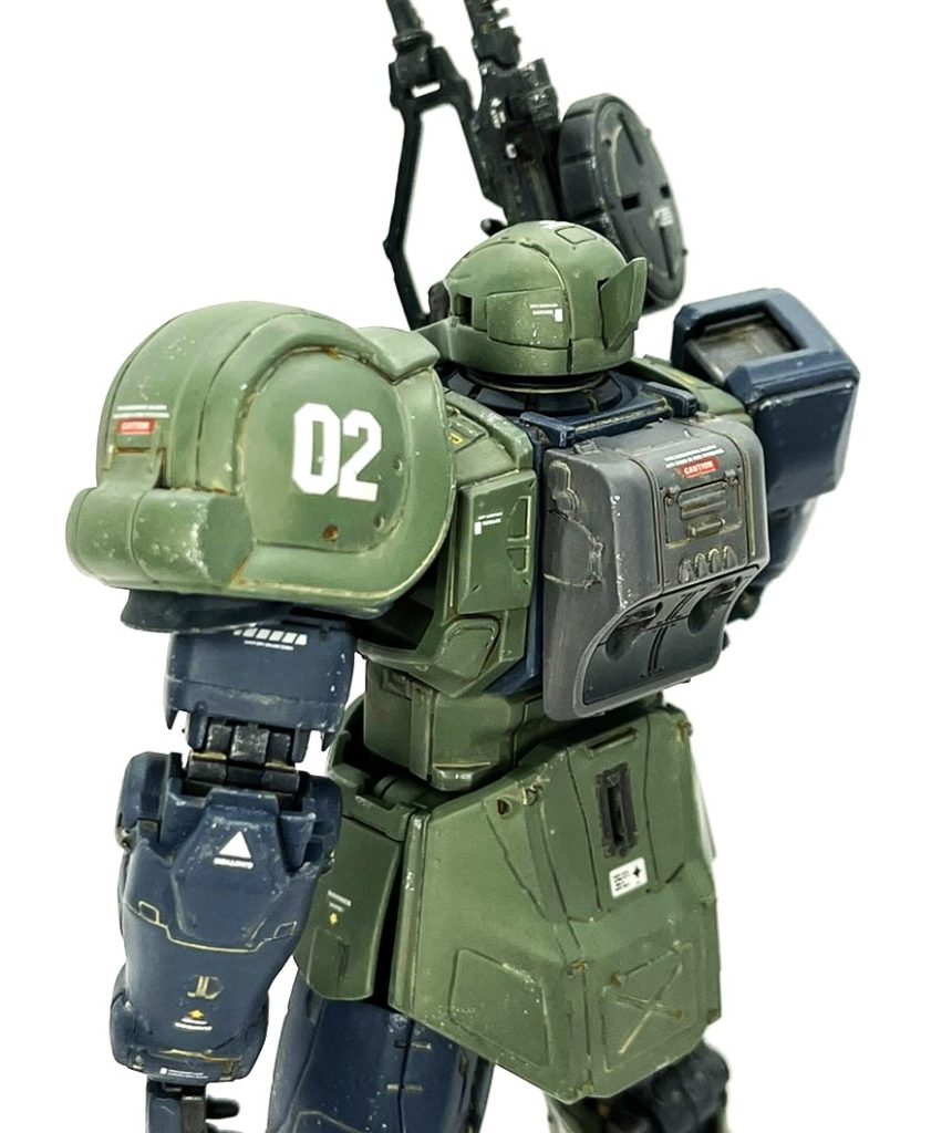 肩アーマーはCGのデザインとは異なりますが、改造は大工事となり億劫なので、手抜いてスパイク切除のみで済ませました(苦笑)まあ円錐とピラミッド型スパイクの仕様がある世界線なので、このデザインでスパイク無しもありだろうと自分に言い訳してます。