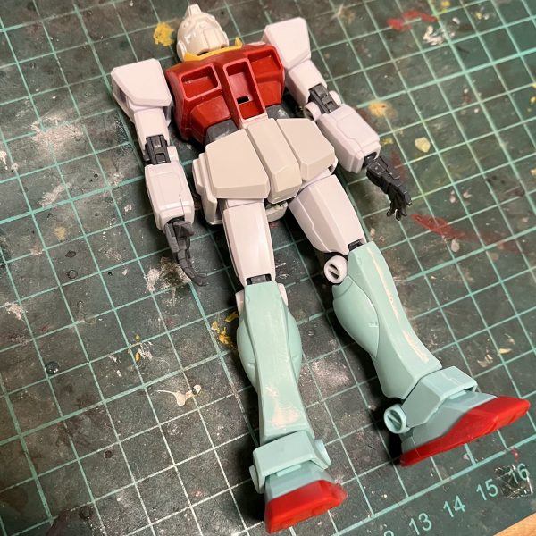 HGUCジムⅡやリバイブガンダムをミキシングして、普通のジムを作ってます。（1枚目）