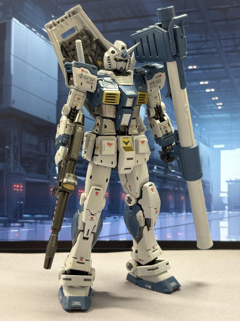 マイ定番になりつつある配色です。今回は金色を銀下地のクリアーイエローにしています。眼は金色の上に透明蛍光塗料です。