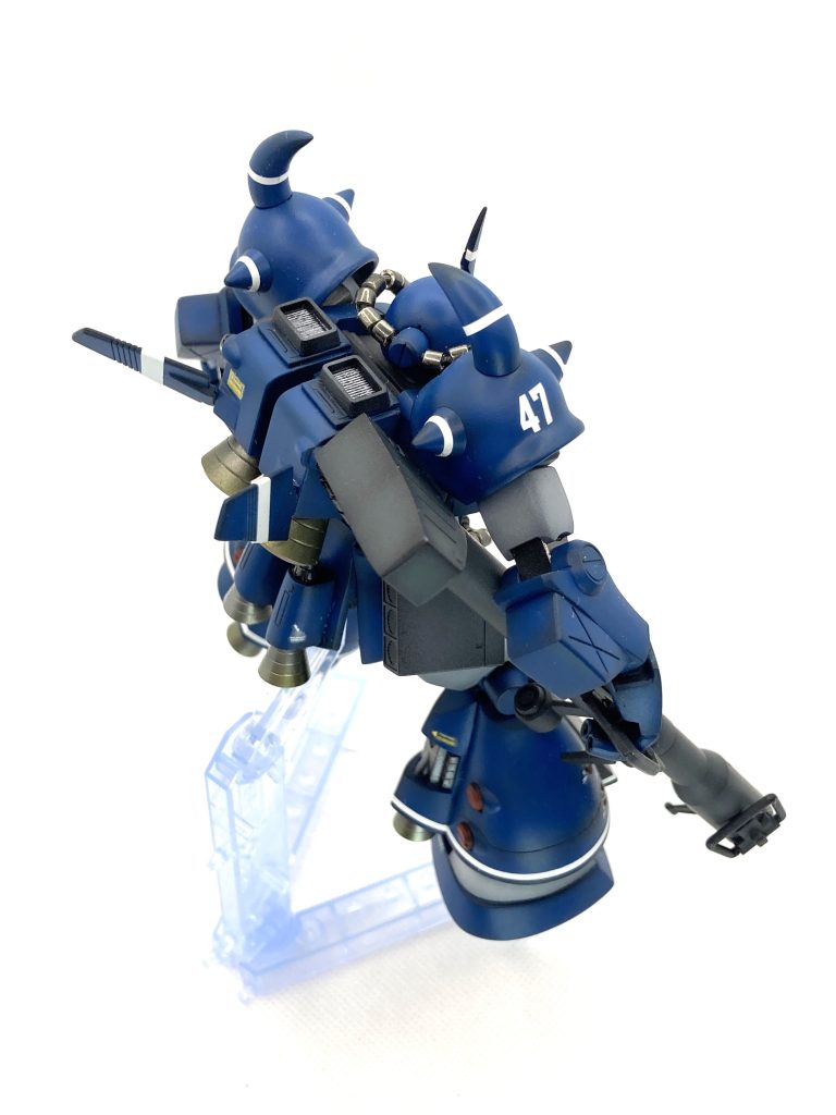 バックパックはデザインがシンプルなので、本体をHG風にした際のバランス調整して、少しだけディテールアップしています全身にあまり細かいディテールを入れると旧モビルスーツ感が無くなってしまいそうなので控えめにしてありますまた飛行機体のメインディテールのバーニアは一回り大きなものに変更しています