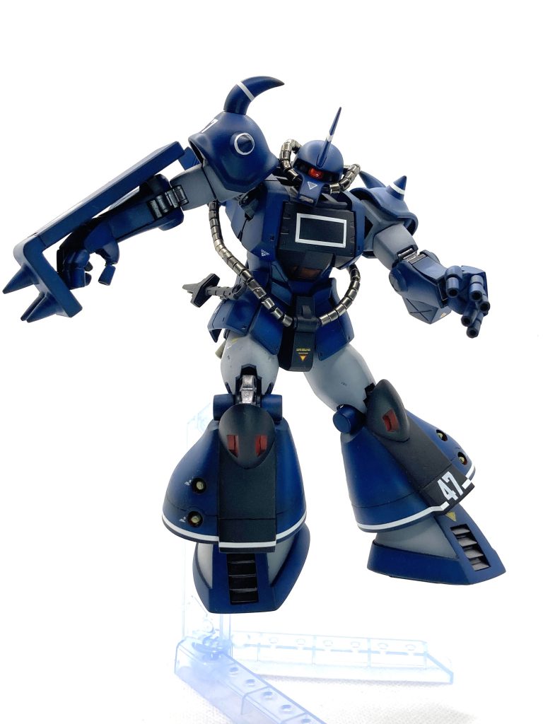 実際には飛行するほどの性能が出せずにホバーに特化した設定になっていますが、いかにも飛行しそうな背中のウイングやバーニアの旧キットデザインにはやっぱりロマンがあります