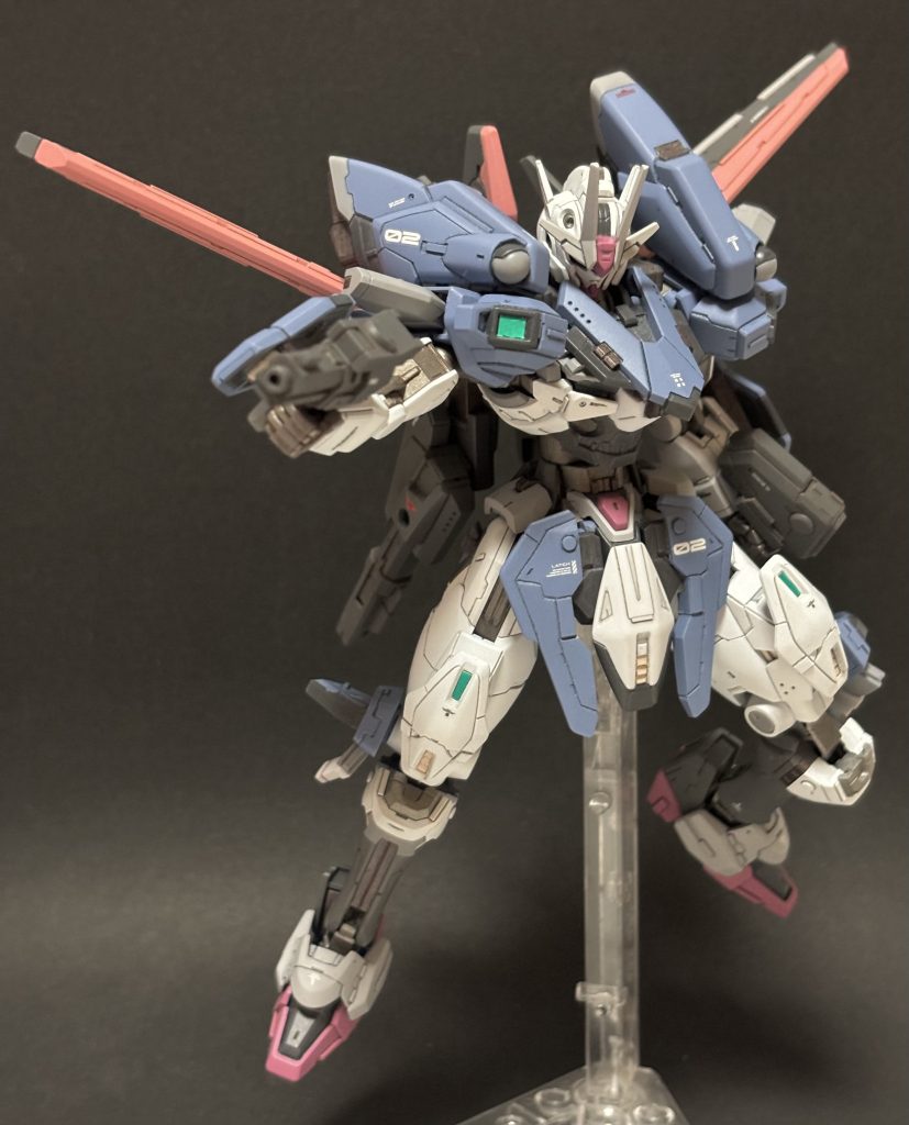 ブースターいっぱい 前面に装甲が固まっているので素早く突っ込んで行って撃ちまくるみたいな戦い方をするでしょう