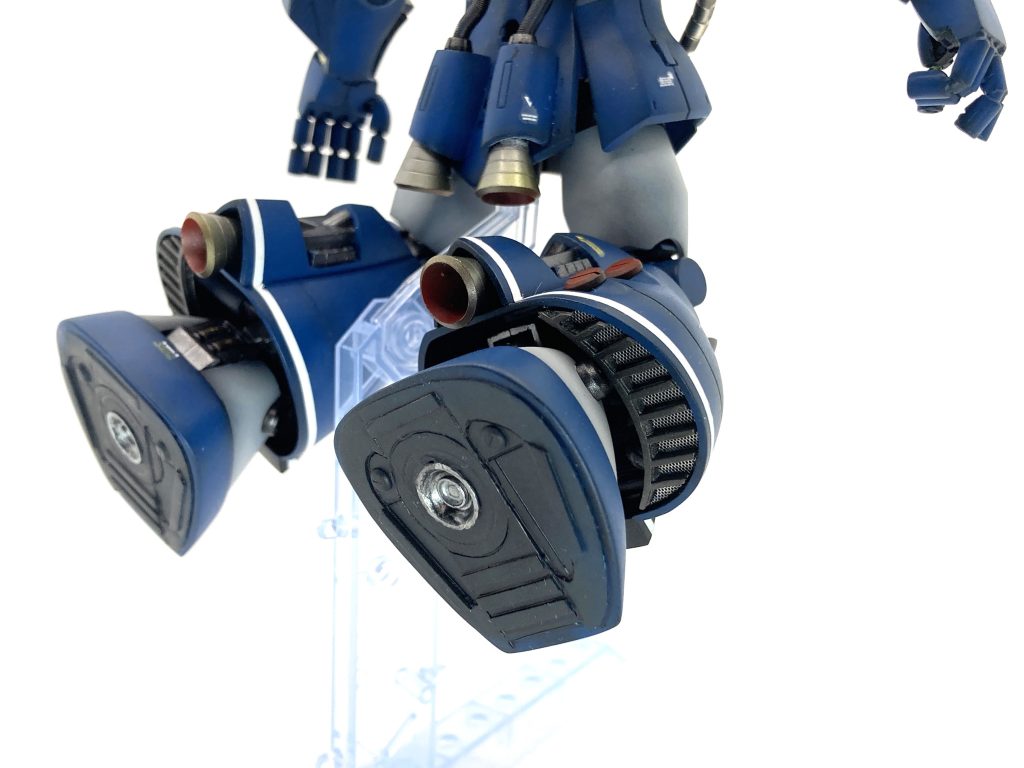 足裏はプラバン工作で適当に作成してありますまたスカートの中のホバーファン?部分はフレームを切り取ってハセガワのモデリングメッシュを貼ってます